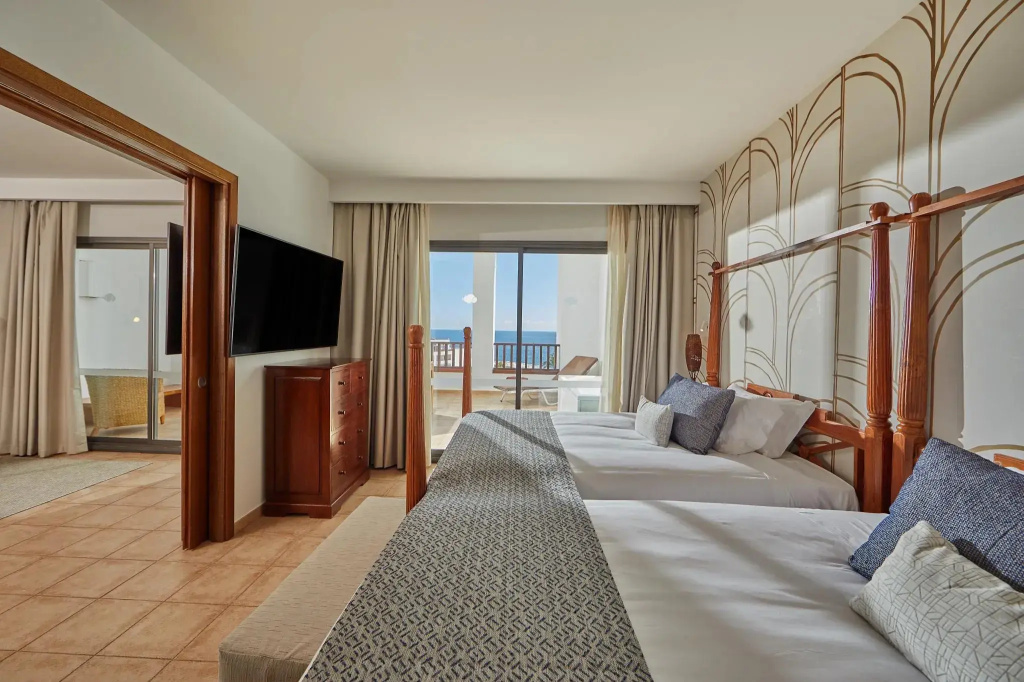 Presidential Double Preferred Club Suite with ocean view (twin beds)