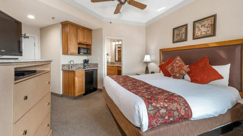 Tahoe Double Suite (full double bed)