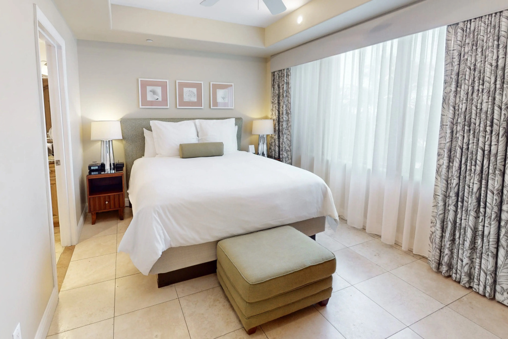 1 Bedroom Poolside Double Suite (full double bed)