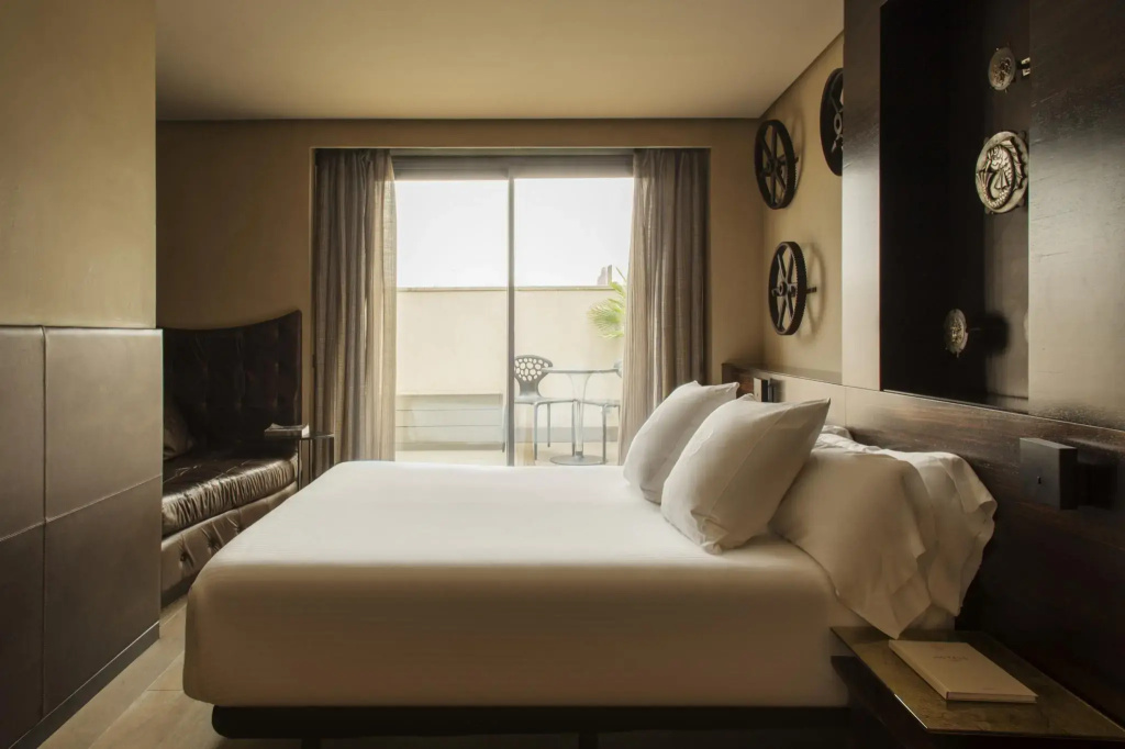 Deluxe Double room (full double bed)