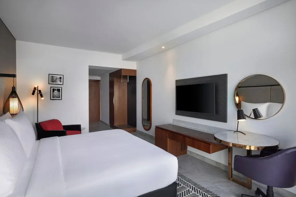 Deluxe Double room with balcony (full double bed)