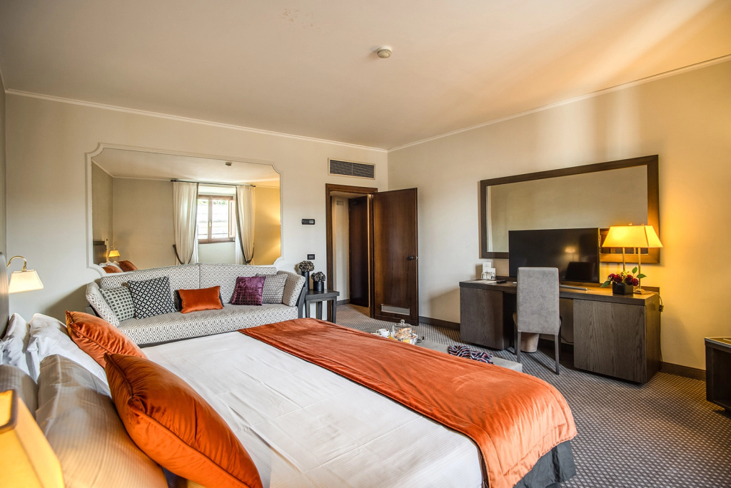 Deluxe Double room (full double bed)