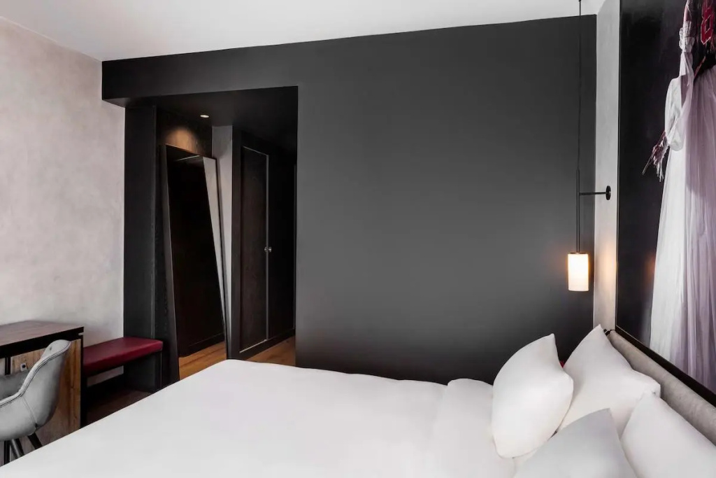 Standard High Floor Double room (full double bed)