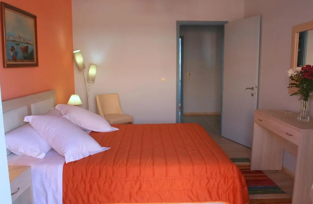 1 Bedroom Deluxe Double Apartment with balcony twin beds