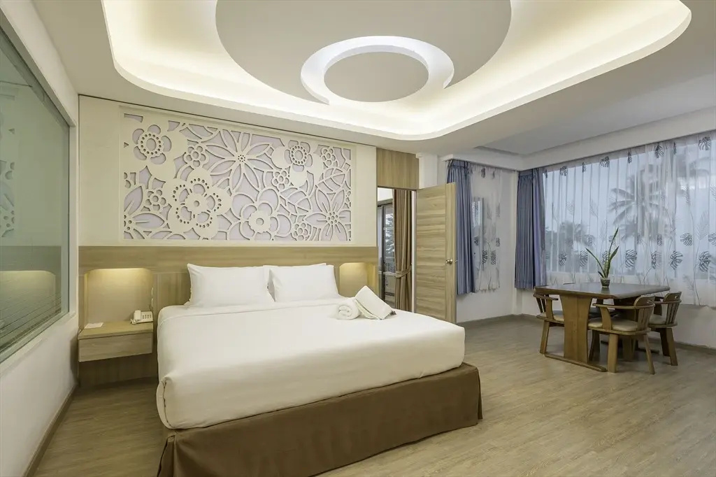 2 Bedrooms Family room