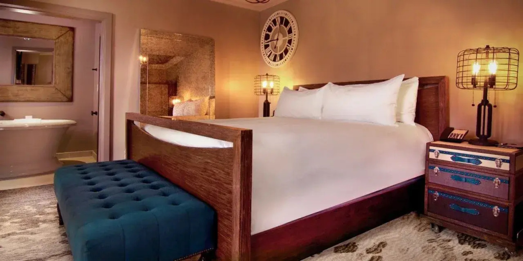 Parlor Double Suite (full double bed)