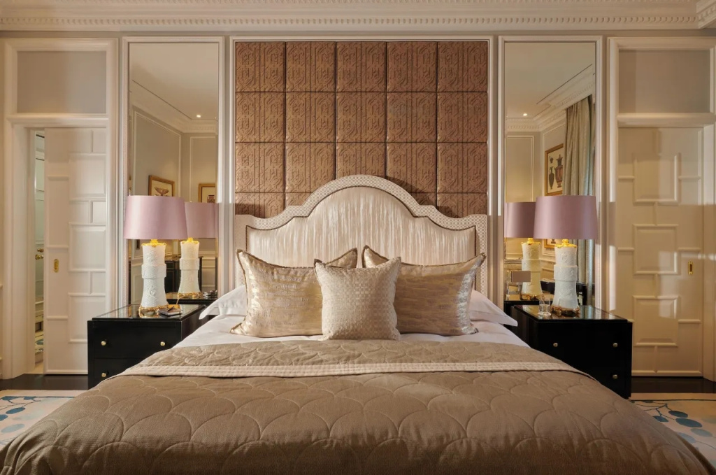 Lakeside Corner Double Suite (full double bed)
