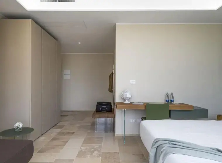 Deluxe Double room (full double bed)