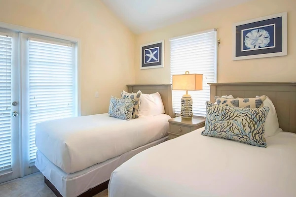 2 Bedrooms Quadruple Villa