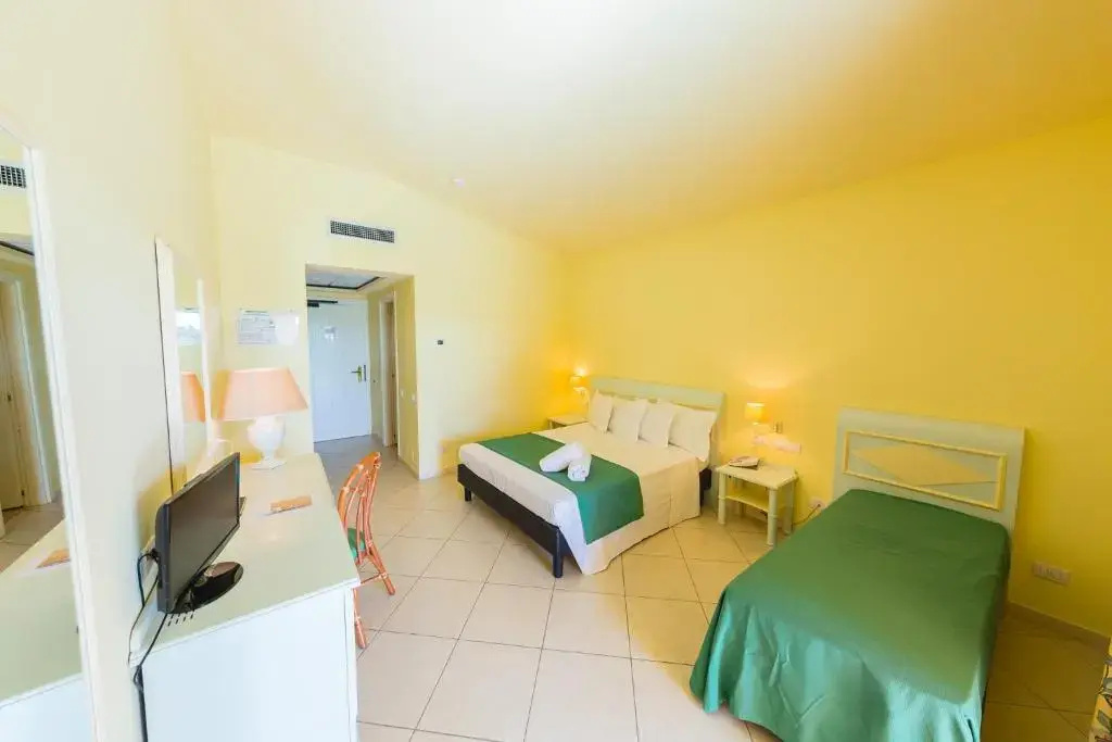 Standard Triple room