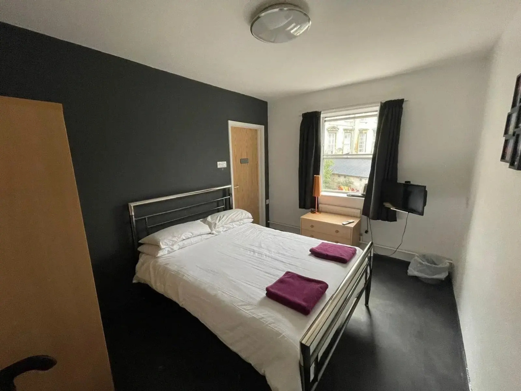 Double room (full double bed)