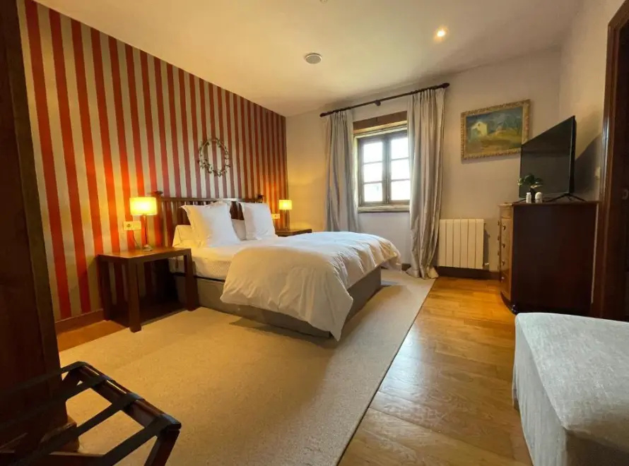 2 Double room (full double bed)