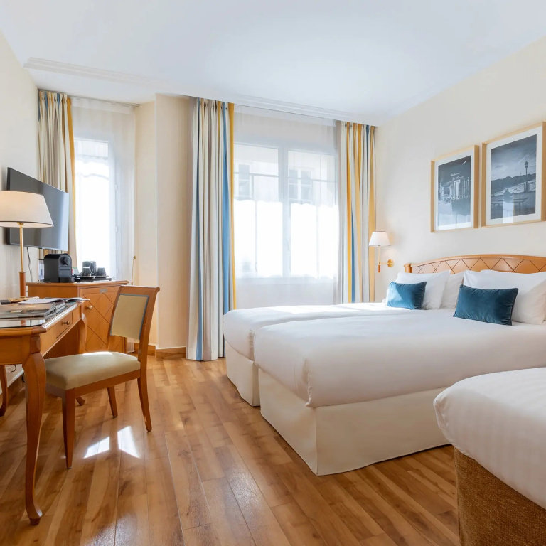 Superior Triple room