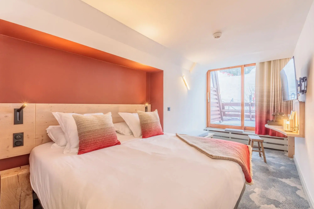 Superior Double room with balcony and with mountain view (full double bed)