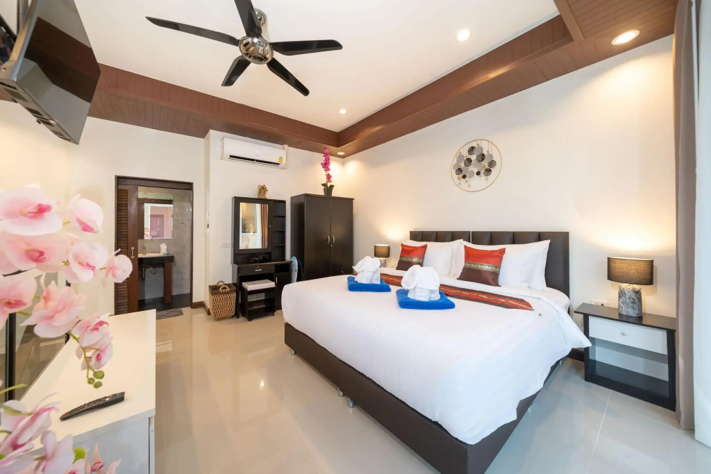 1 Bedroom Double Suite Pool Access (full double bed)