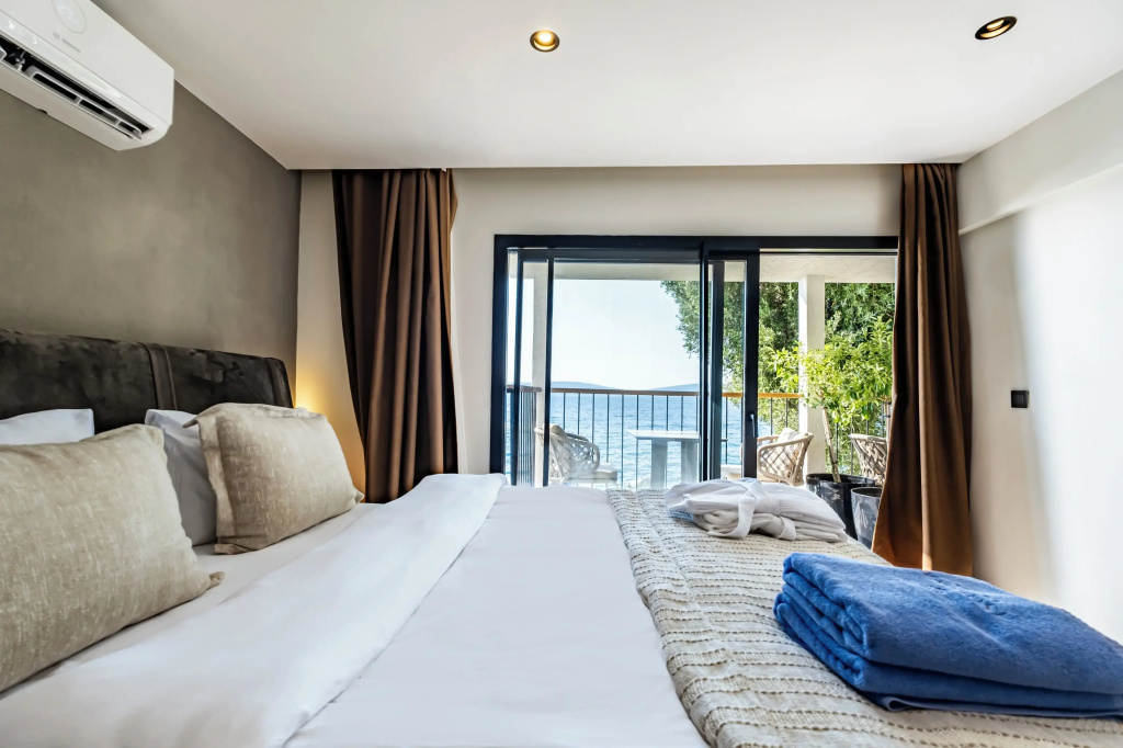 Double Suite with sea view (full double bed)