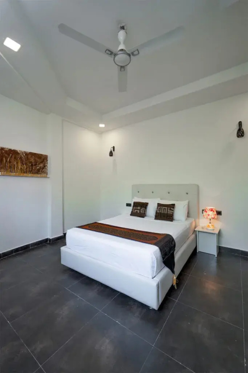 Double room (full double bed)