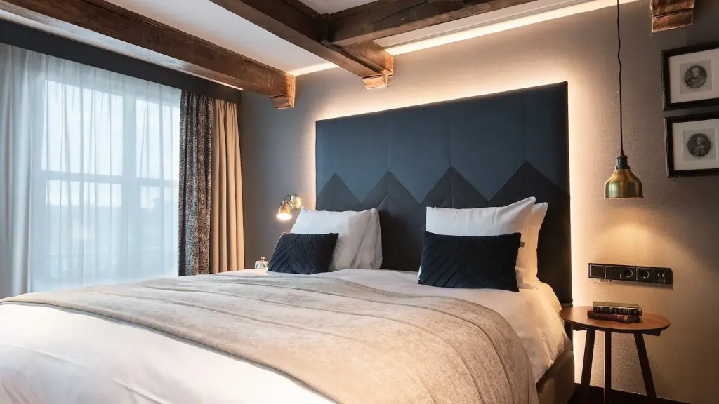 Superior with Bath Double room (full double bed)