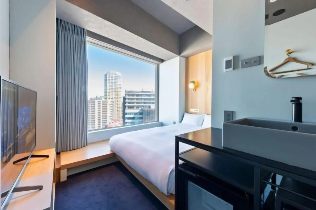 Medium Double room (full double bed)