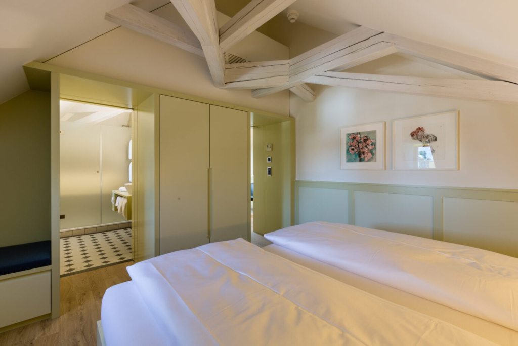 Double Suite (full double bed)