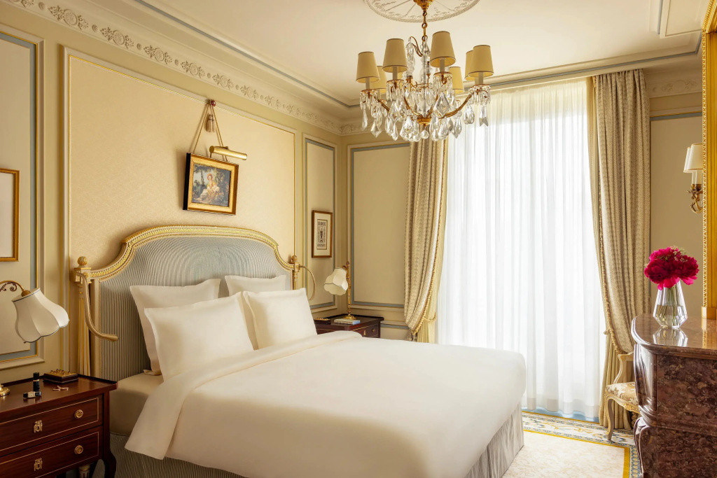 Deluxe Double Suite (full double bed)