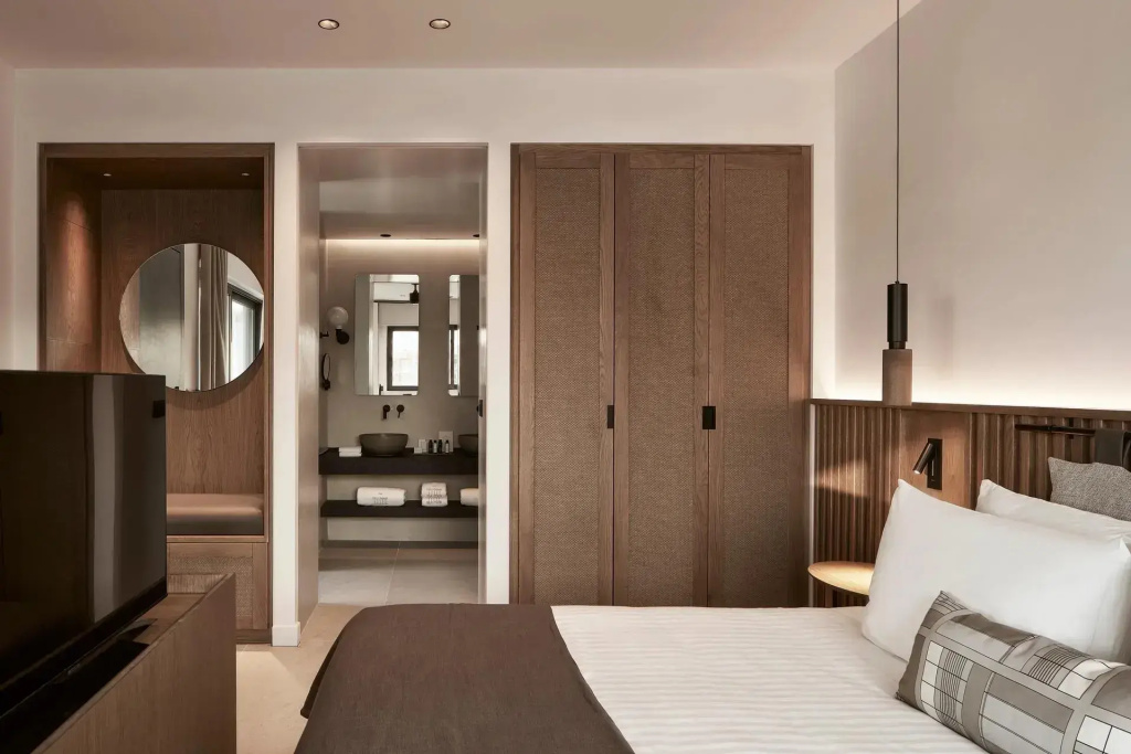 Double Junior Suite with garden view (full double bed)