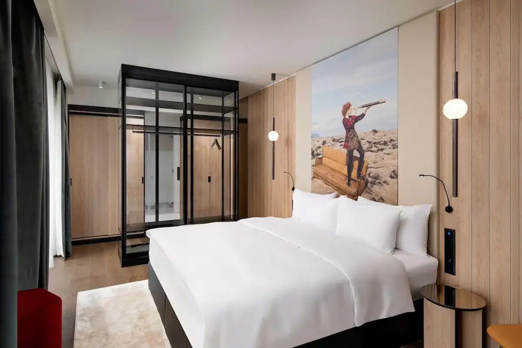Presidential Double Suite with park view (full double bed)
