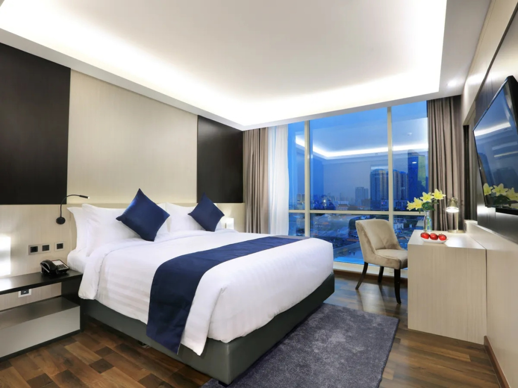 Aston Kartika Grogol Room Type - Deluxe Double room (full double bed)