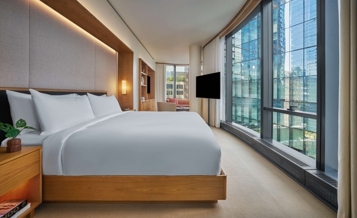 Corner Double Studio Suite with city view (full double bed)