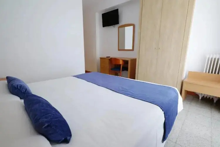 Double room seafront (full double bed)