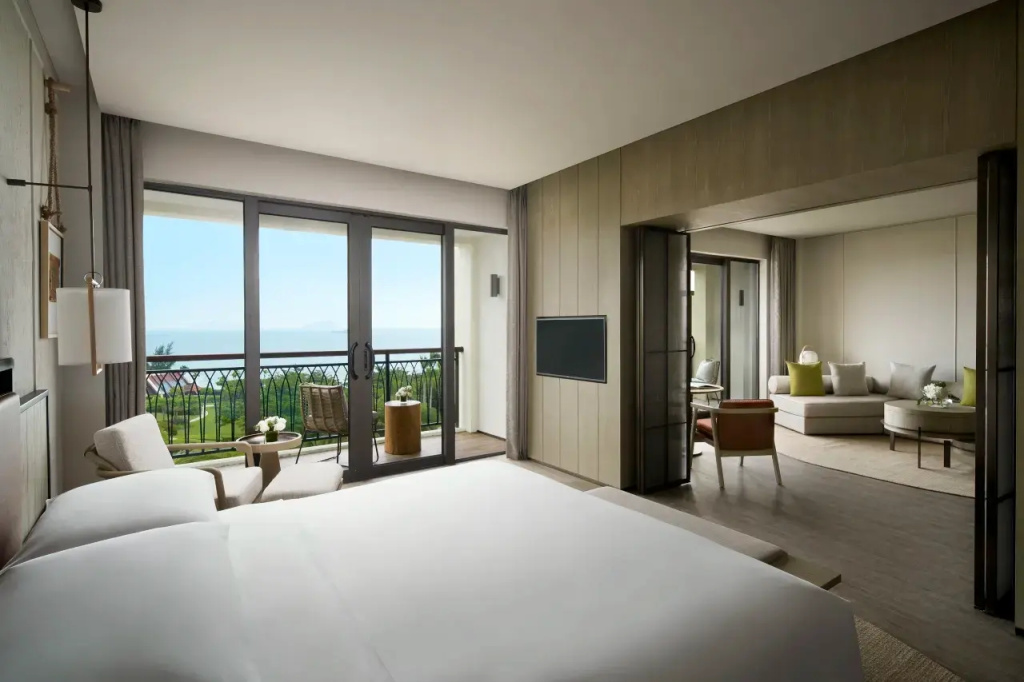 Deluxe Double Suite with balcony and with ocean view (full double bed)