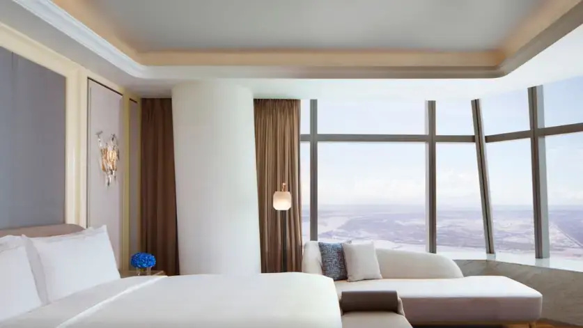 1 Bedroom Club Double Suite with river view (full double bed)