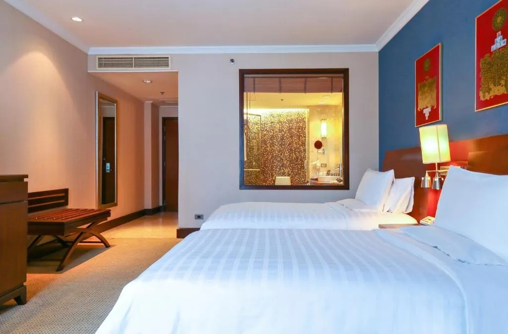 Двухместный номер с видом на бассейн двуспальная кровать в Отель Hyatt Regency Bangkok Suvarnabhumi Airport