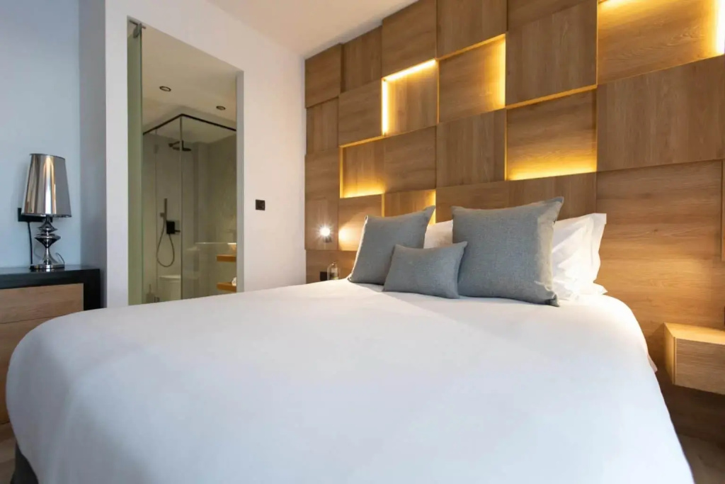 Standard Double room (full double bed)