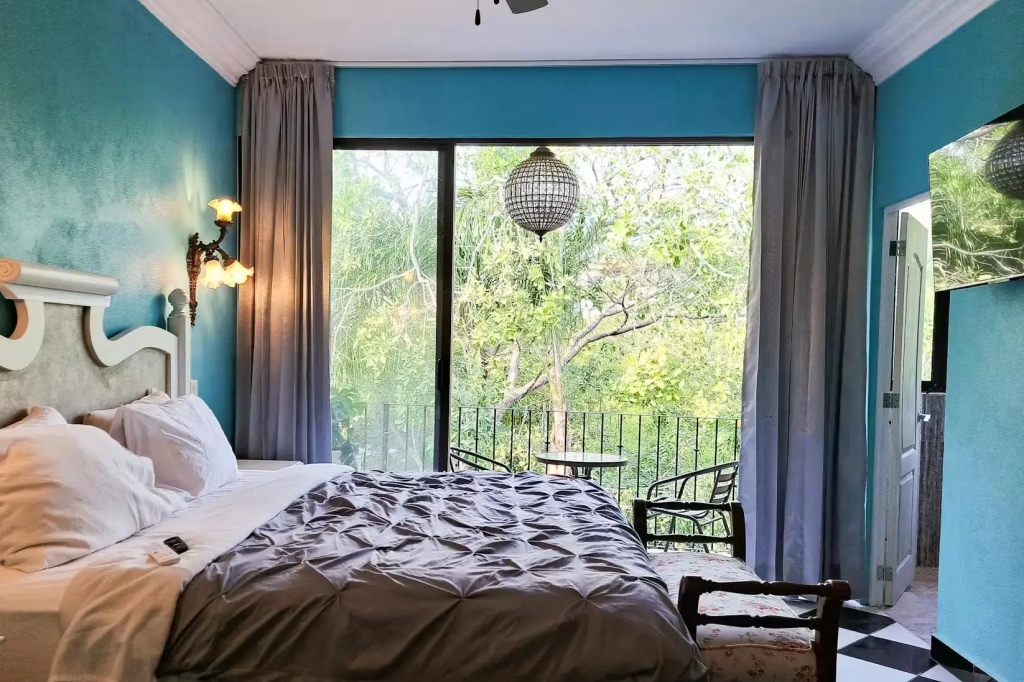 Antoine Deluxe Double room (full double bed)