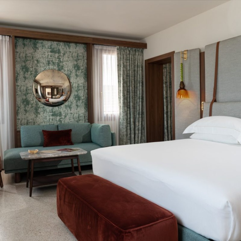 Executive Double Suite (full double bed) (bed type is subject to availability)