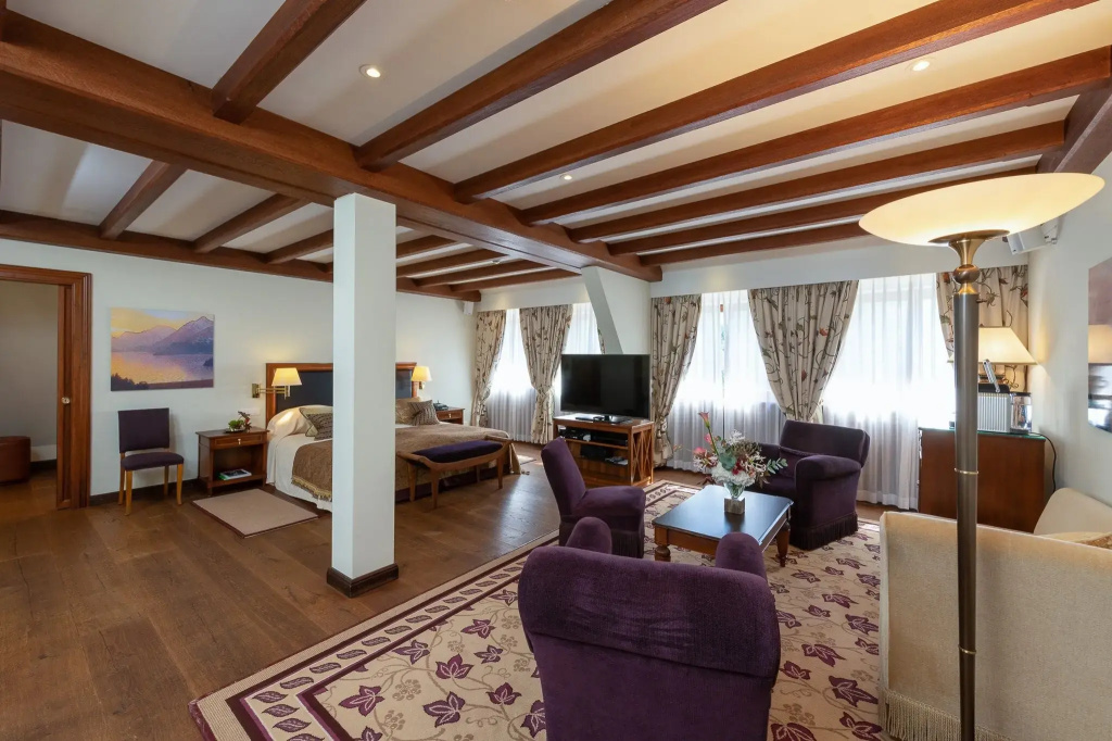 Suvretta Privacy (Loft) Mountain Double Suite (full double bed)