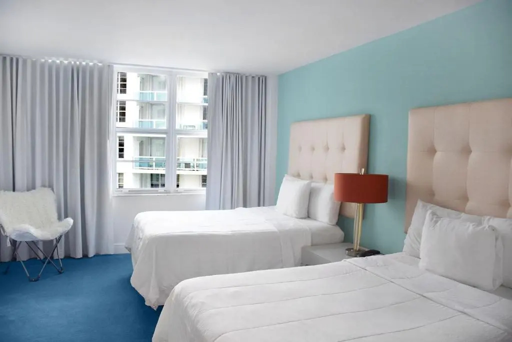 1 Bedroom Deluxe Double Suite with balcony and with city view (twin beds)