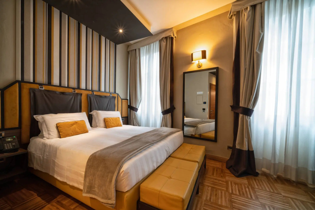 Deluxe Panoramic View Suite