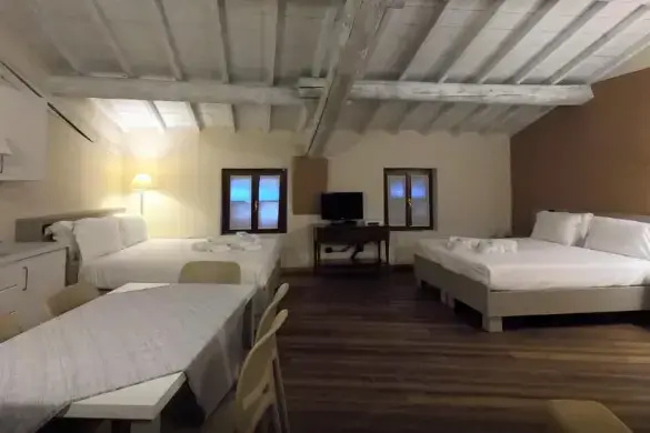 Large Double Studio (full double bed)