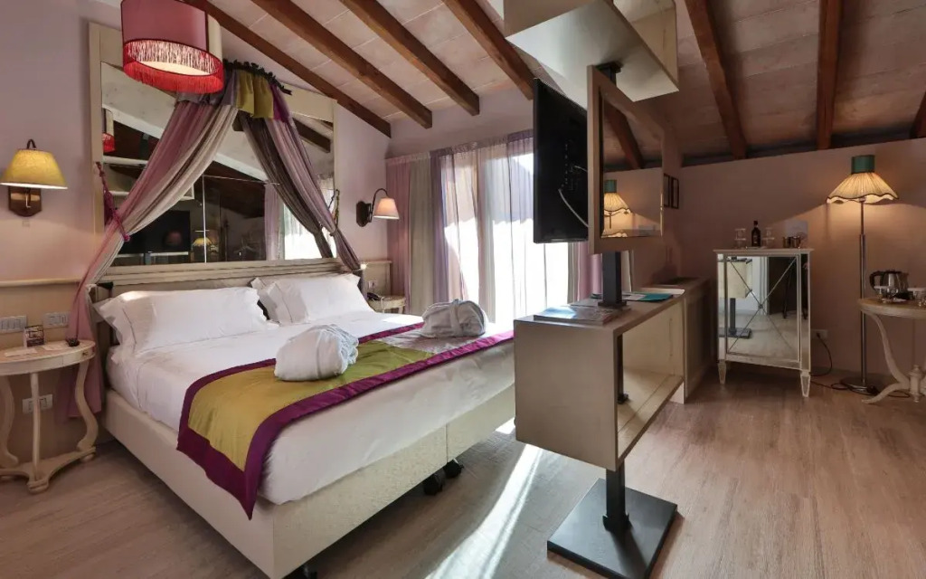 Двухместный полулюкс Naked двуспальная кровать в Hotel Ville sull'Arno