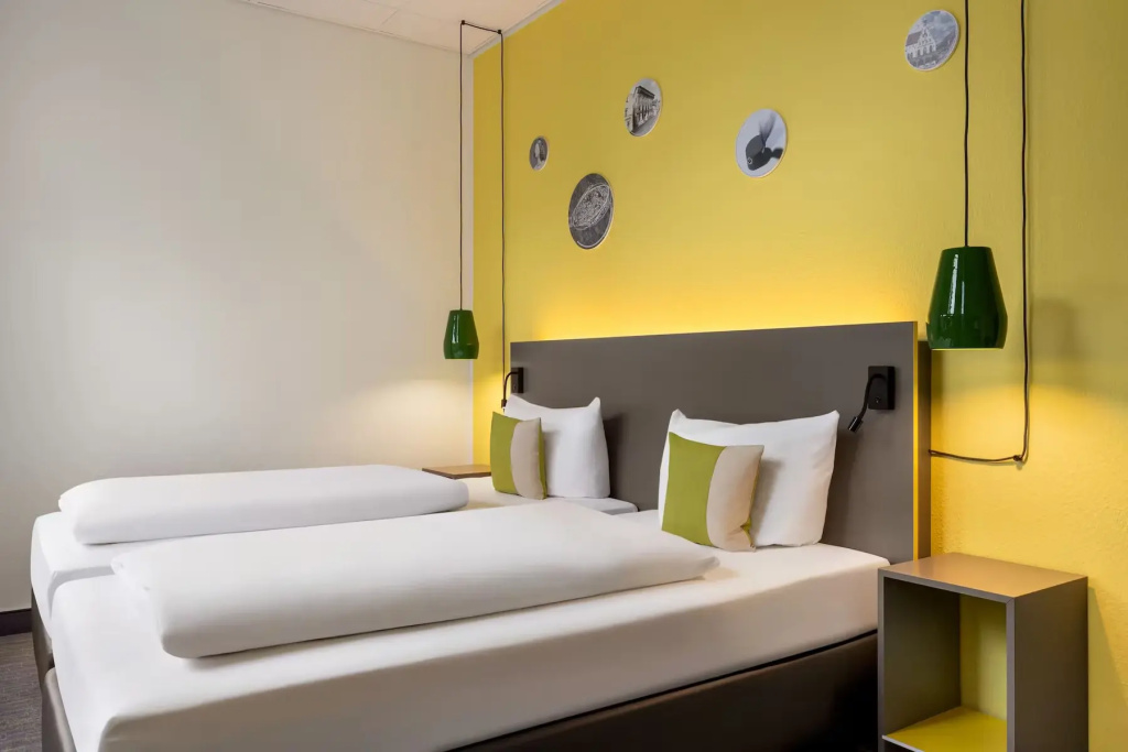 Lounge Double room (full double bed)