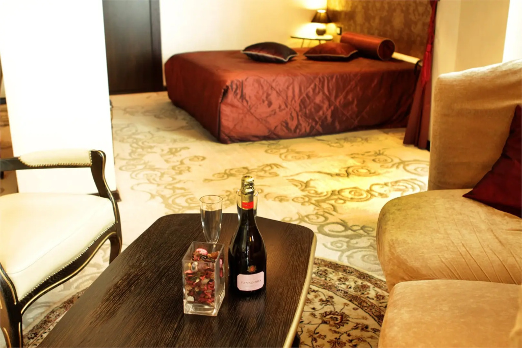 Double Suite (full double bed)