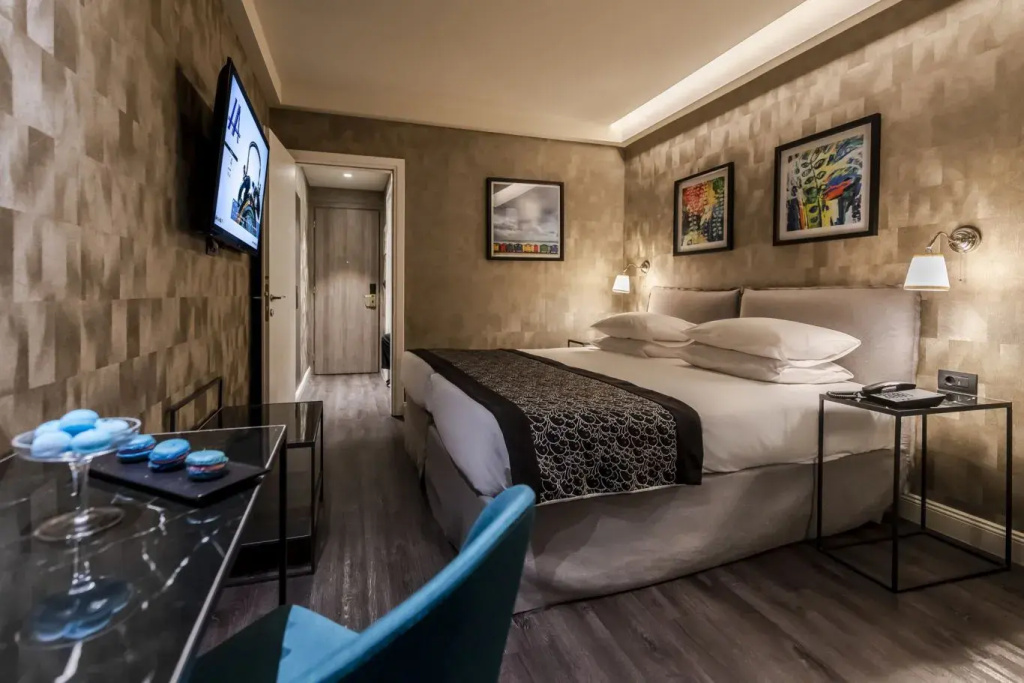 Acropolis Frame Double room (full double bed)