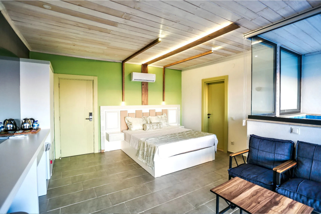 Superior Double room (full double bed)