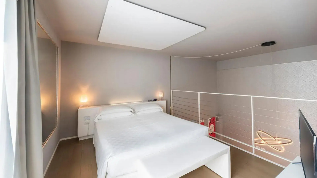 Double Junior Suite (full double bed)