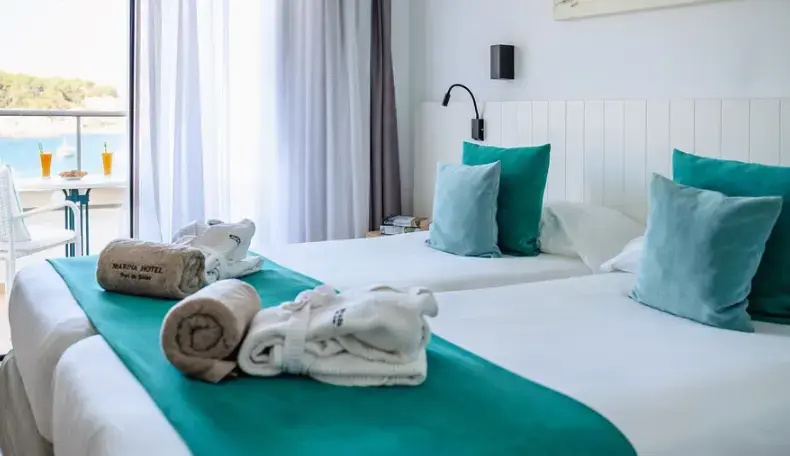 Double room with balcony and with sea view (twin beds)