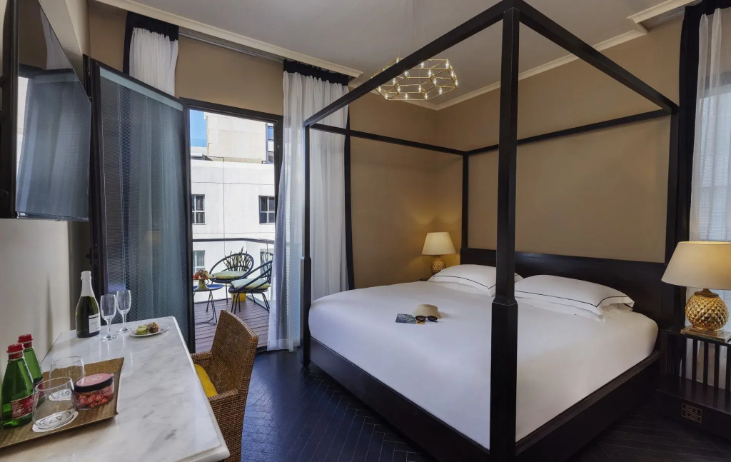 Deluxe Double room with balcony (full double bed)