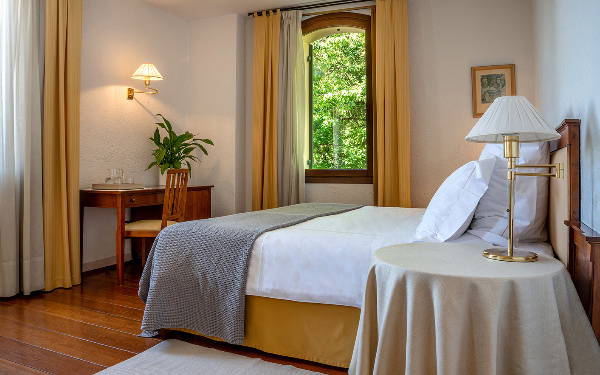 102 Double Junior Suite (full double bed)