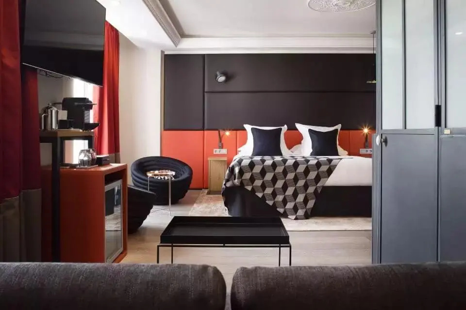 Eiffel Double Exclusive Suite (full double bed)